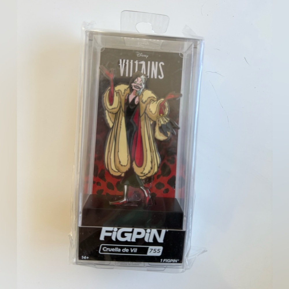 Disney Villains Cruella de Vil FigPin -Sealed
